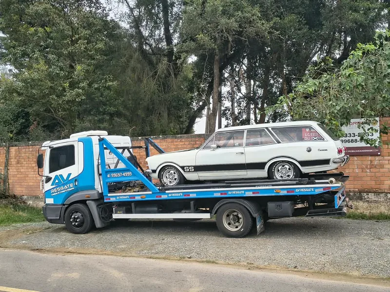 Transporte de Caravan clássica pela AV Resgate